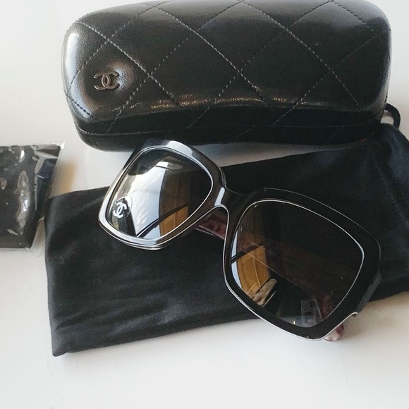 ‼️SOLD‼️CHANEL Sunglasses 5221 Black - Picture 6 of 12
